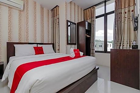 RedDoorz Plus @ Paal 2 Manado