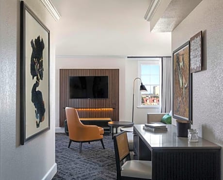 King Studio Suite with City View