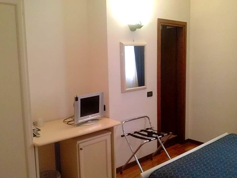 Foto 1 daripada 4 — Single Room