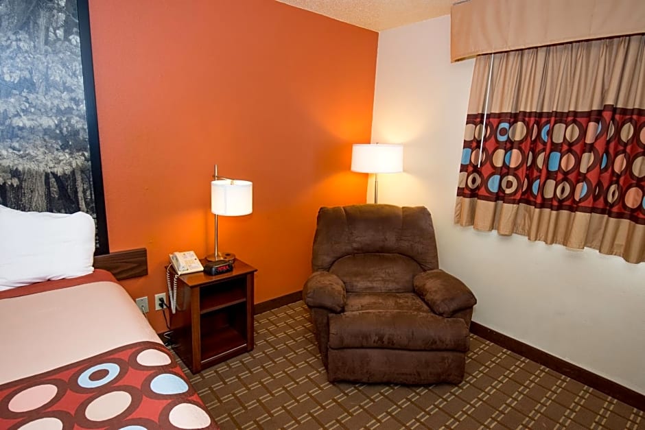 Super 8 by Wyndham Altoona