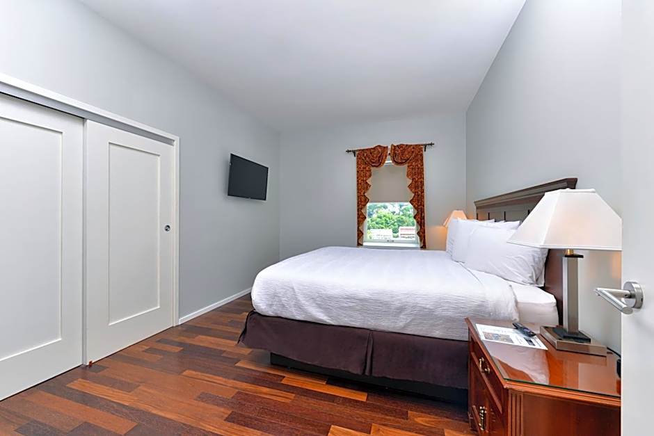 Grand Eastonian Suites Hotel