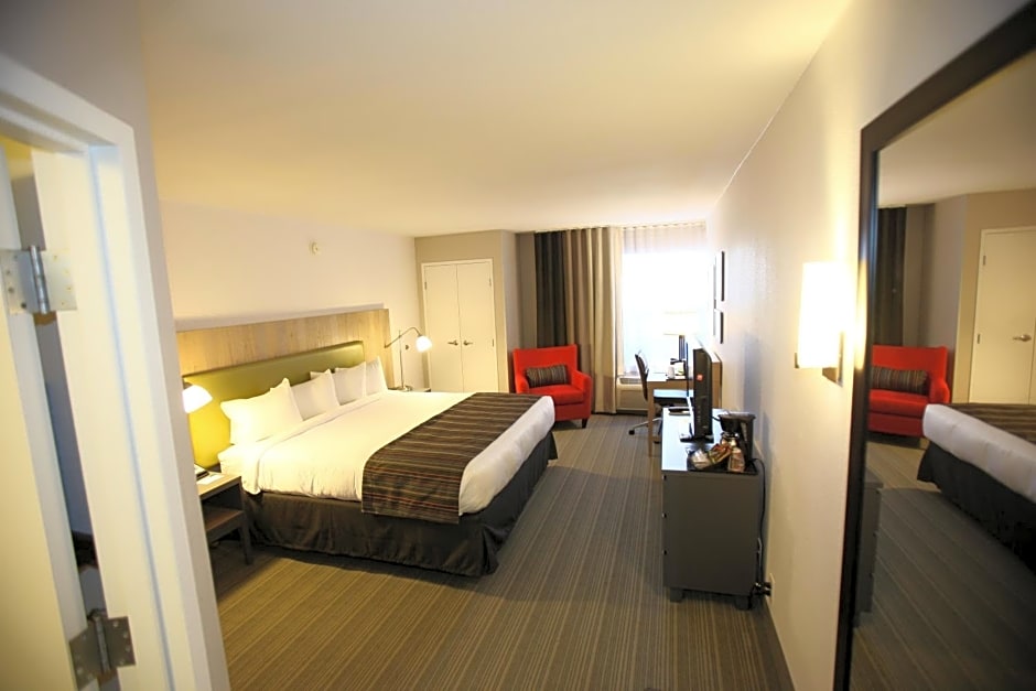 GreenTree Inn & Suites Phoenix Sky Harbor