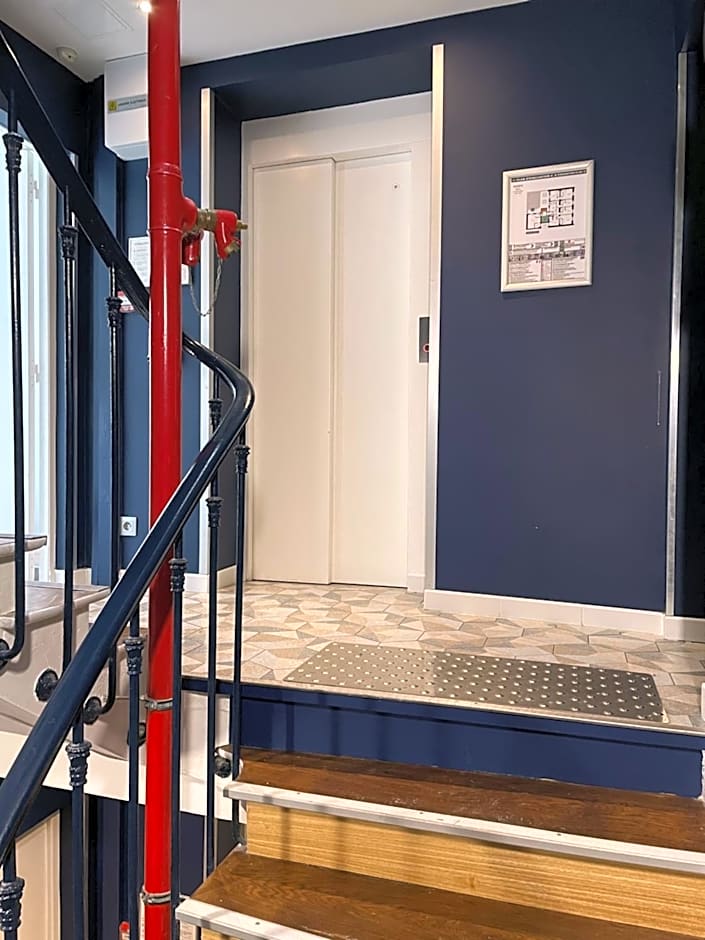 Mary's Hotel Republique