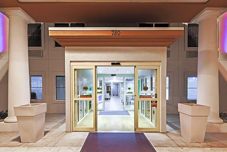 Holiday Inn Express Hotel & Suites Dallas Lewisville By IHG