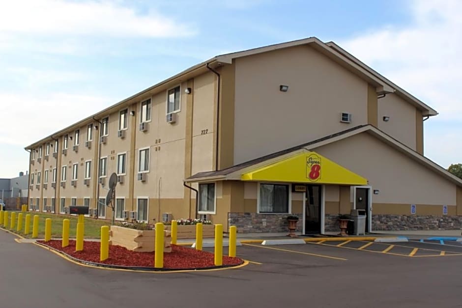 Super 8 by Wyndham Grand Rapids/Wyoming