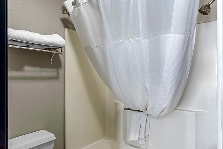 Super 8 by Wyndham Evansville East