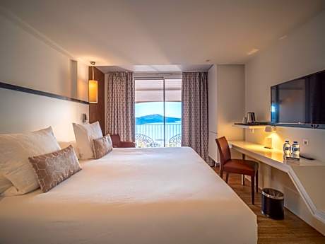 Premium room with Side Sea View and Access to Wellness Center