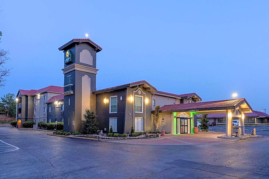 La Quinta Inn & Suites by Wyndham Kansas City Lenexa
