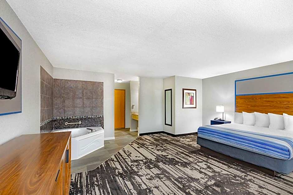 AmericInn by Wyndham Pella