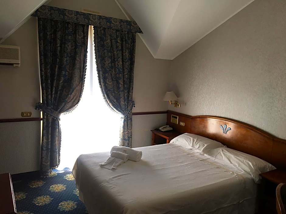 Hotel De La Ville