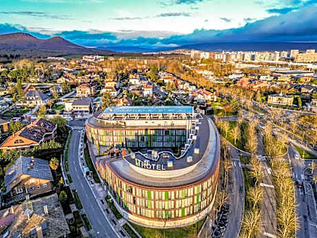 Hotel Zenit Jardines de Uleta Suites