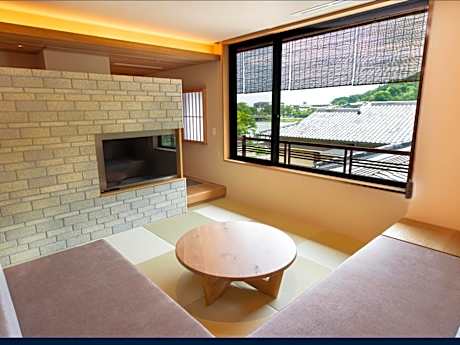 Deluxe Suite with Spa Bath