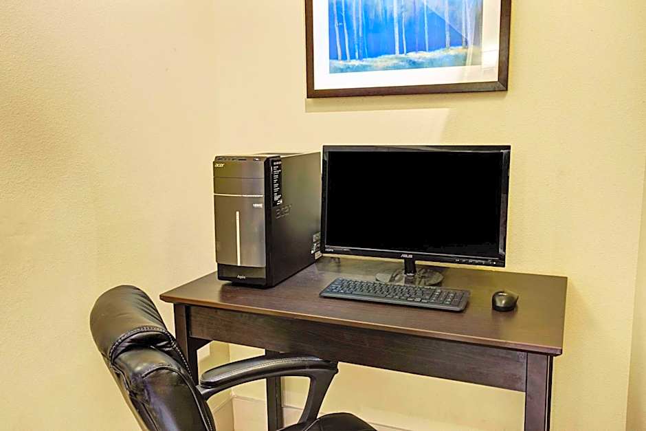 Super 8 by Wyndham Lachenaie/Terrebonne