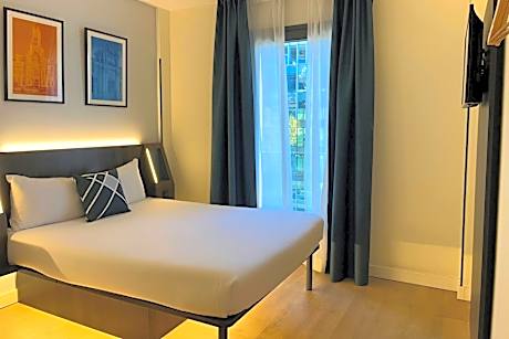 Standard Double Room with One Queen Bed