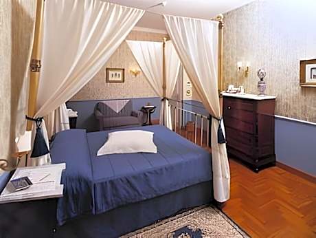 Double Suite Ambassador