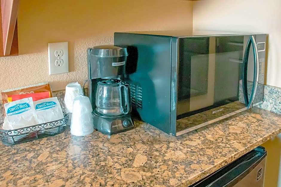 Grand Forks Lodge and Suites