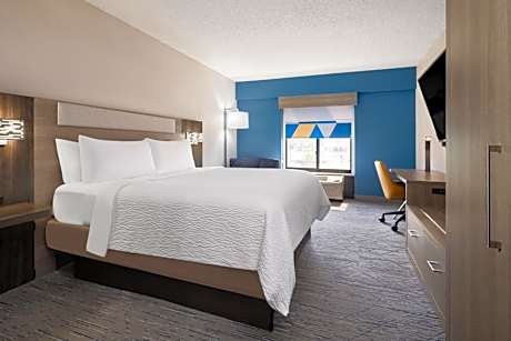 Standard King Room with Mobility Accessible Tub