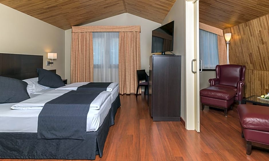 Photo 1 of 4 of Premium Twin Room