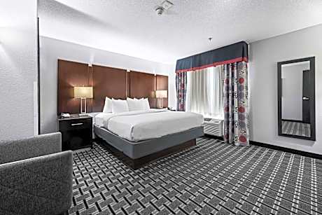 King Suite with Jacuzzi - Non-Smoking