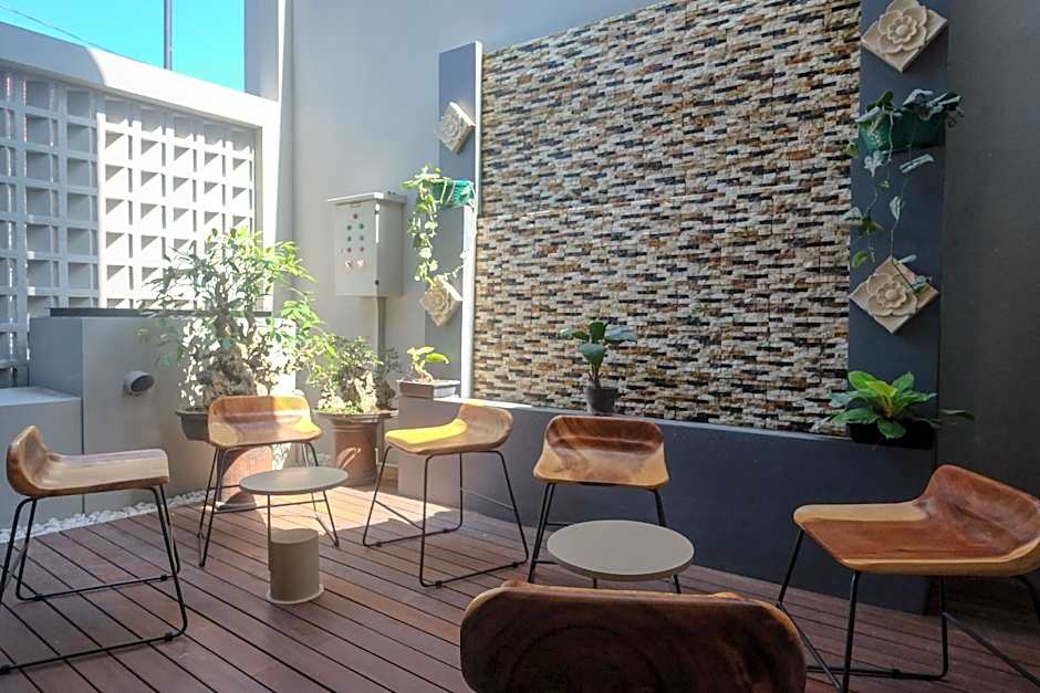 Sans Hotel RG Living Jogja by RedDoorz