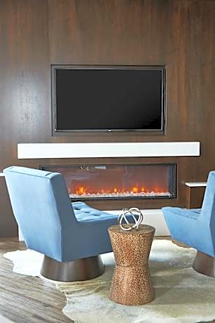 Monterey Suite, 1 Bedroom Larger Suite, 1 King, Fireplace