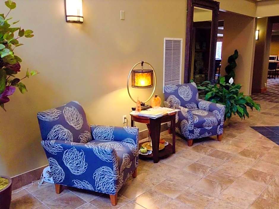 Holiday Inn Express & Suites Winner By IHG