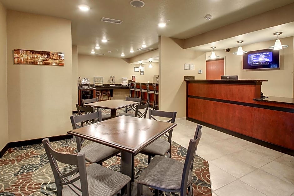 Cobblestone Hotel & Suites - Salem