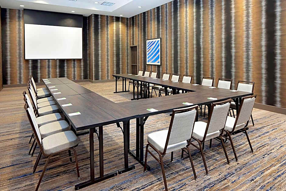 Courtyard by Marriott Dallas Downtown / Reunion District
