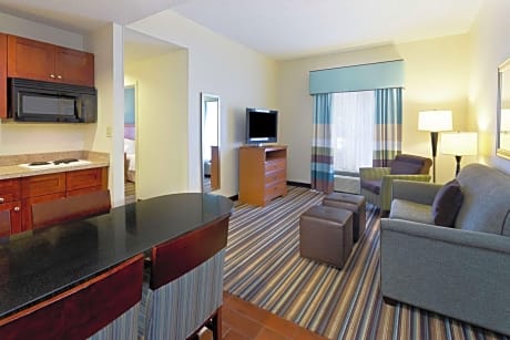 SUITE, QUEEN BED, ACCESSIBLE