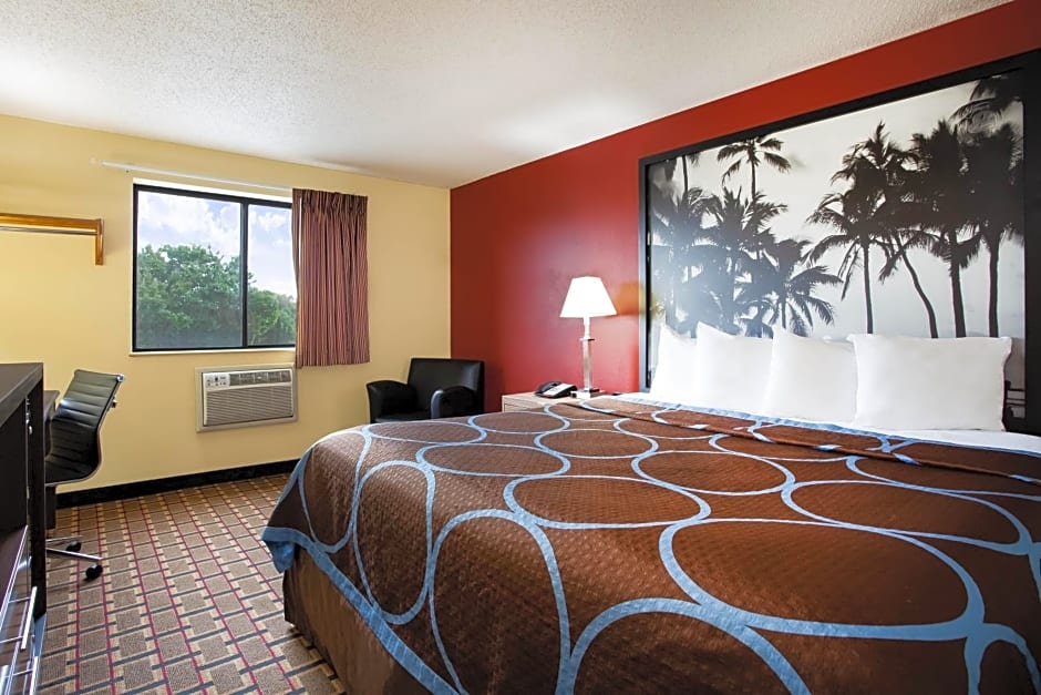 Super 8 by Wyndham Chester/Richmond Area