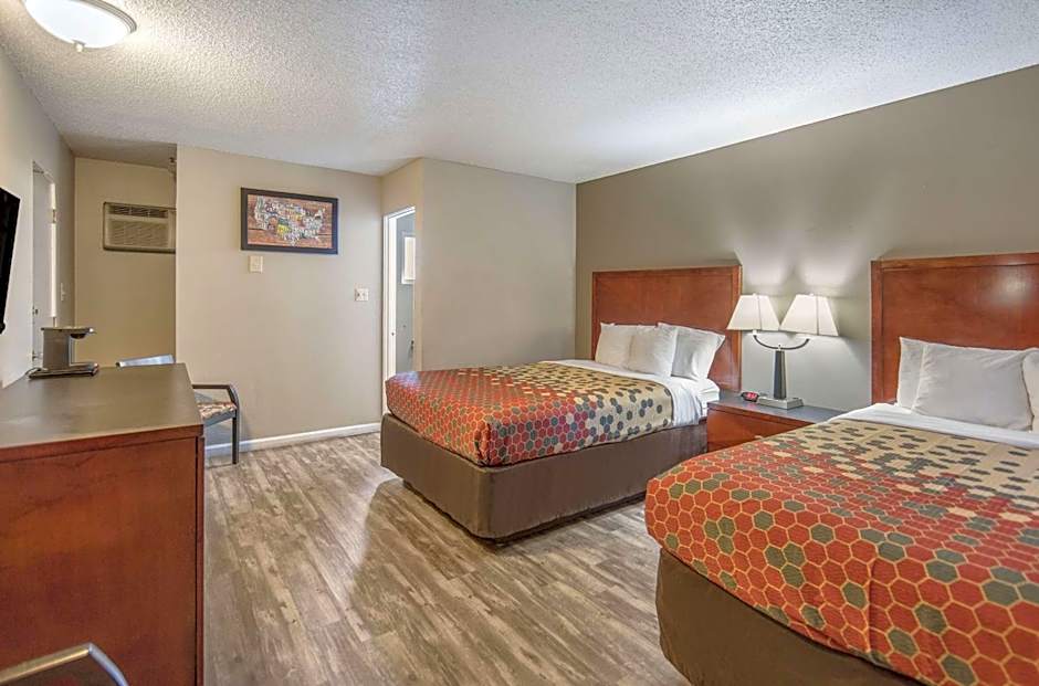 Econo Lodge Inn & Suites Yreka