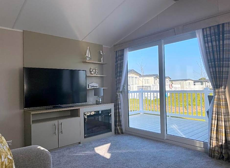 Newperran 102 - 2 Bedroom Country & Valley View Caravan