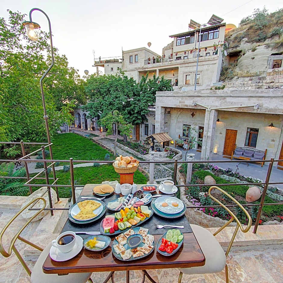 Sarnich Cave Suites