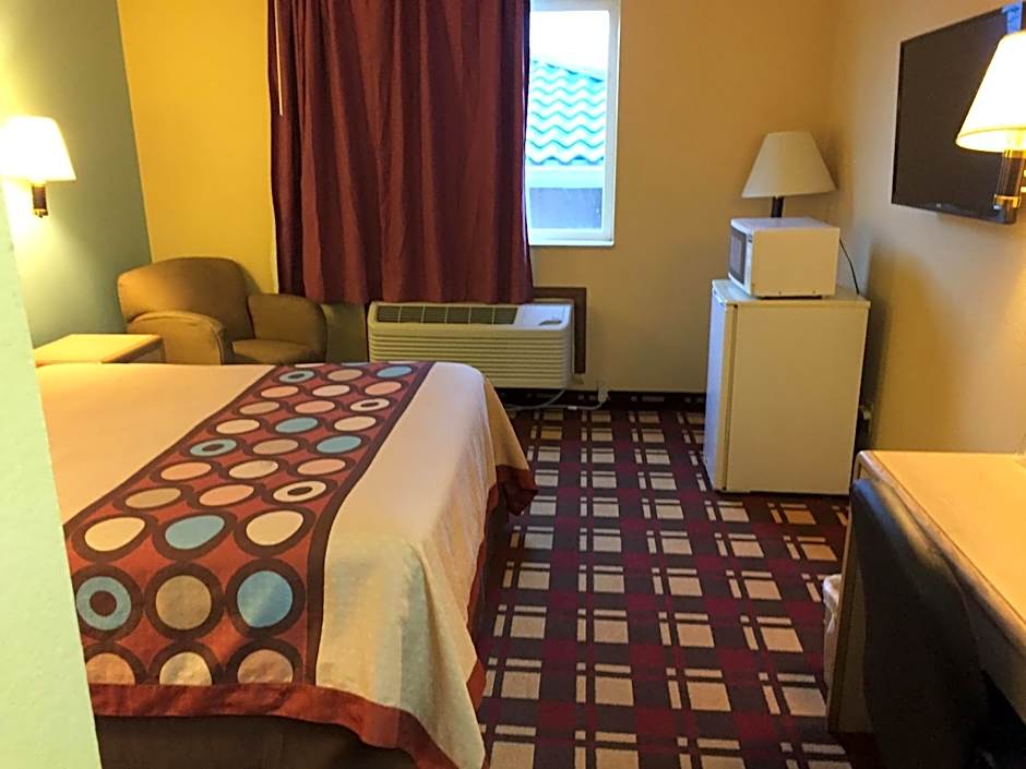 Super 8 by Wyndham Martinsville