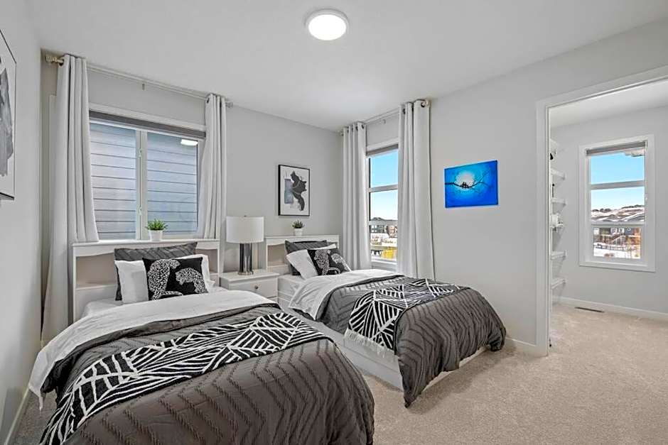 Luxury-4bed with AC-86"TV-BrandNew in Cranston, Calgary