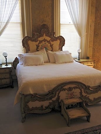 Deluxe King Suite
