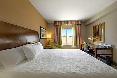 King Room with Accessible Tub - Mobility Access