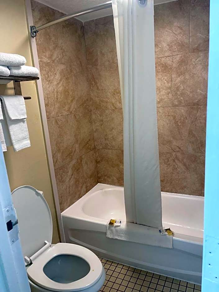 Hole Inn the Wall Hotel - Fort Walton Beach - Sunset Plaza - near Beaches & Hurlburt