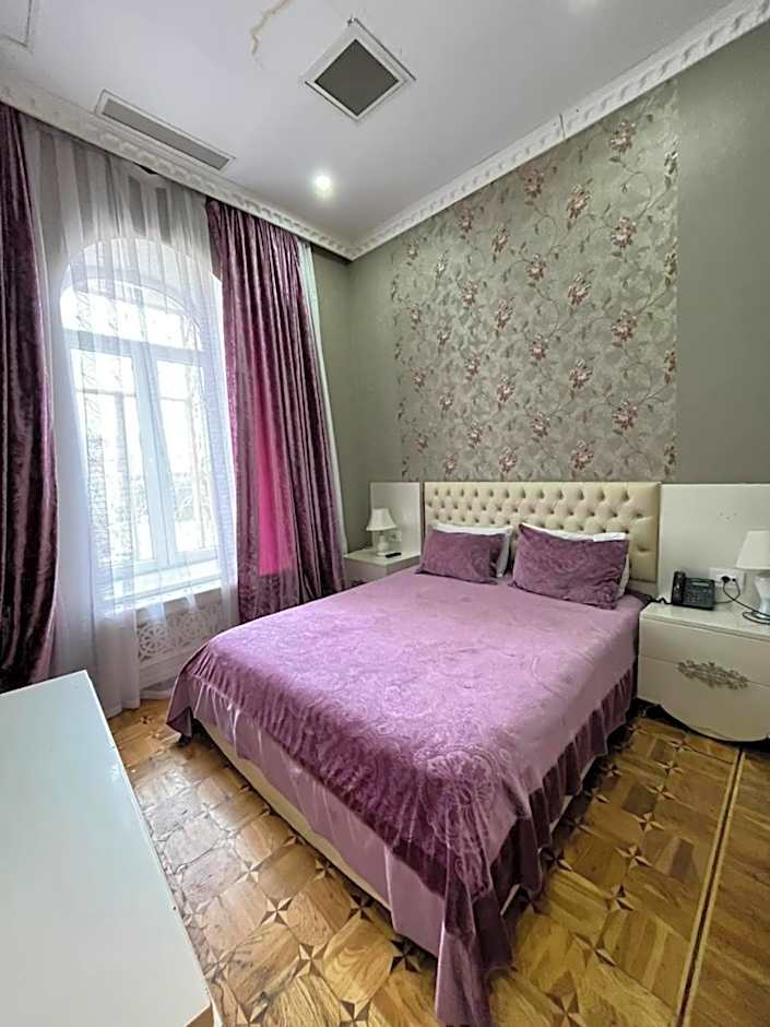 Premier Old Gates Hotel