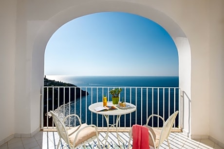 Deluxe Quadruple Room with Terrace and Sea View