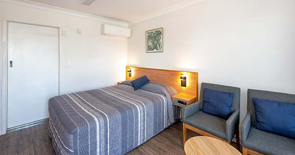 Riviera on Ruthven Motel