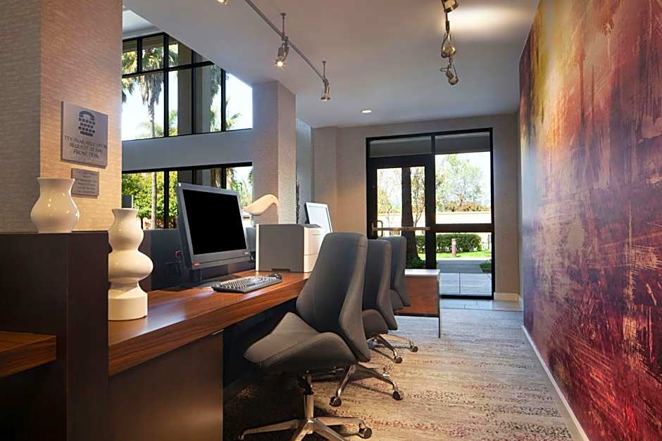 Courtyard by Marriott Oakland Airport