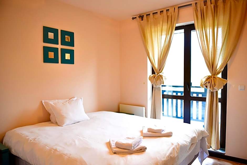 Royal Bansko - Family Apart Hotel With All Inclusive Light or HB&Drinks and Hot Pool & Jacuzzis