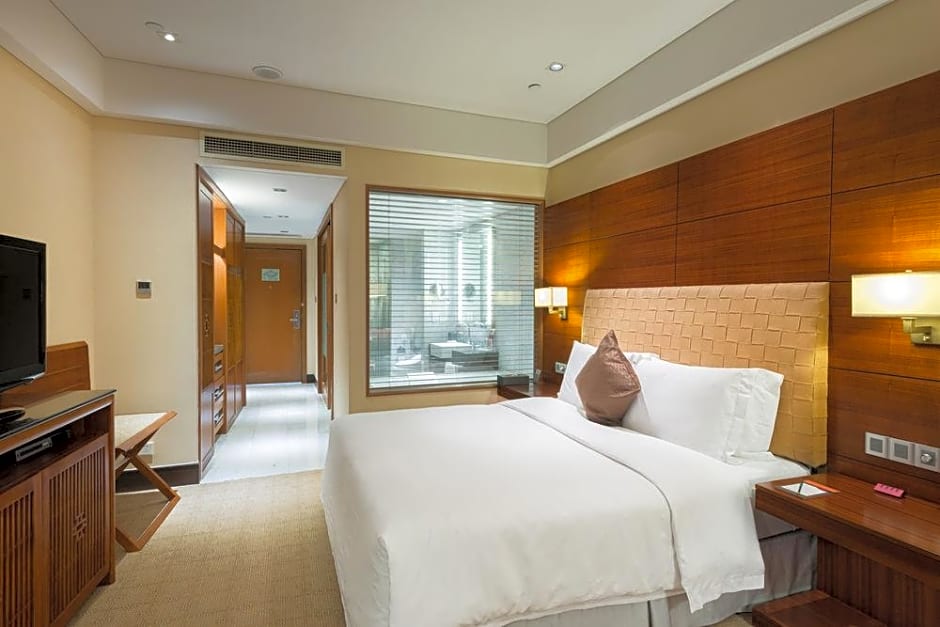 Haitang Xiaoyue Shengdi Hotspring Hotel