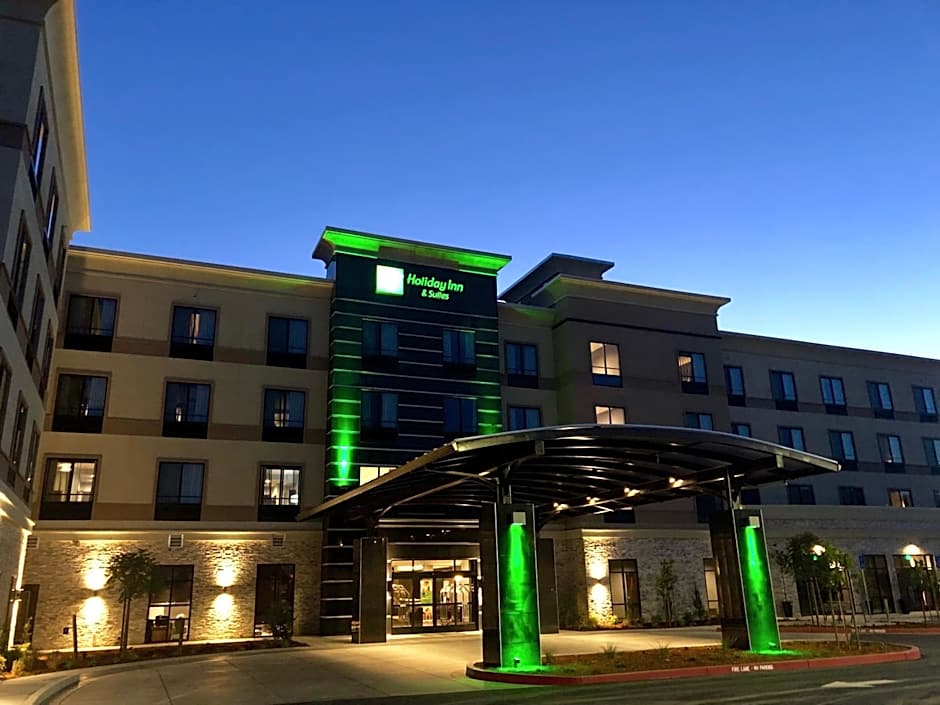 Holiday Inn & Suites Silicon Valley - Milpitas by IHG