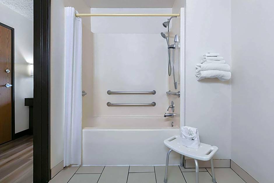 Super 8 by Wyndham Grapevine/DFW Airport Northwest