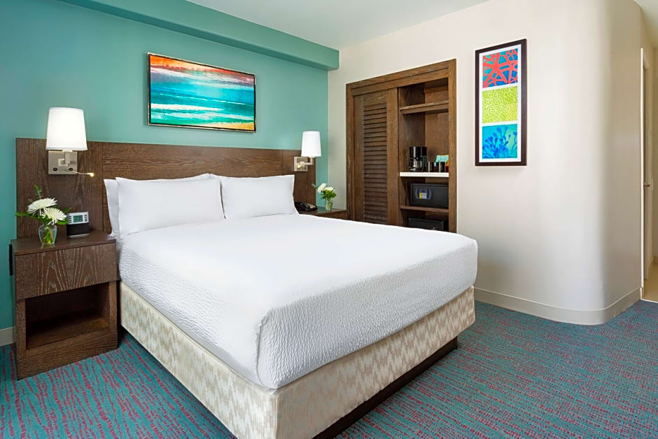 The Courtyard by Marriott Waikiki Beach
