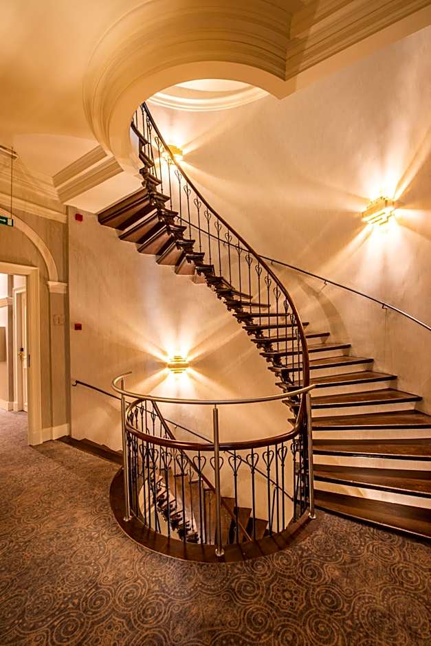 Dukes' Arches Brugge Adults only