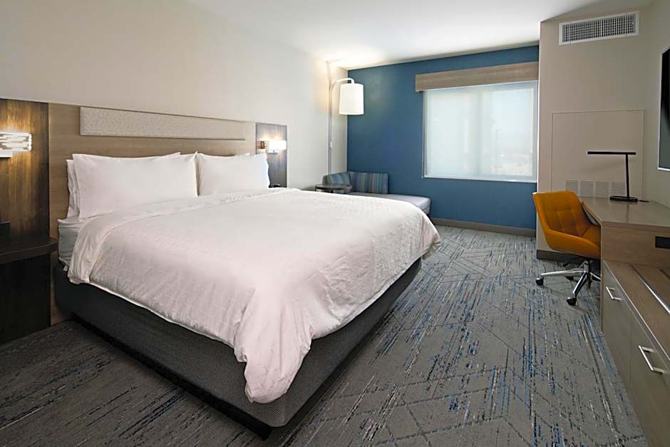 Holiday Inn Express and Suites Valencia - Santa Clarita By IHG