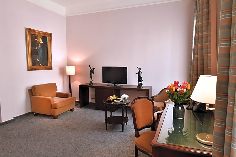 Le Bristol Hotel
